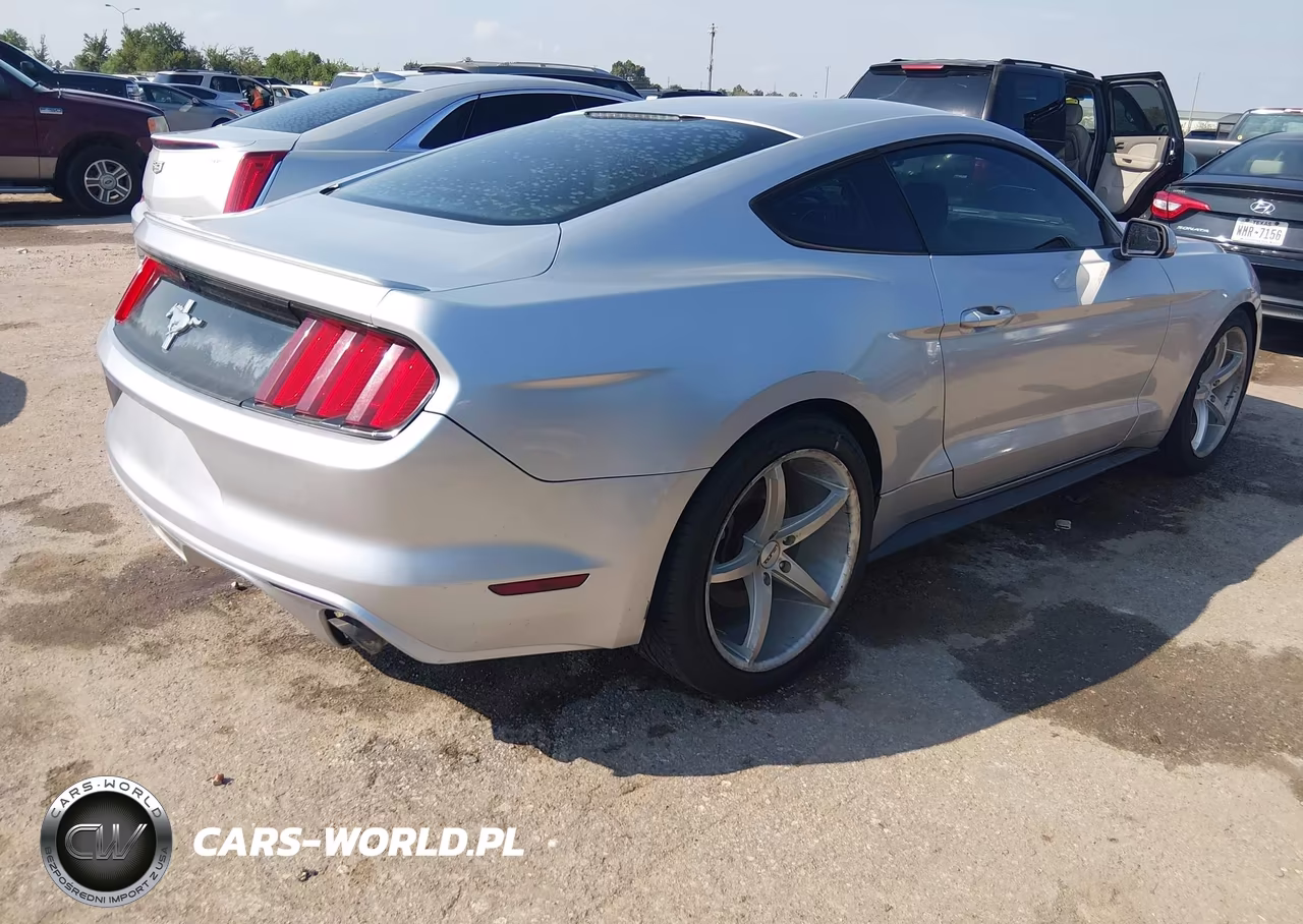2015 Ford Mustang V6 VIN:1FA6P8AMXF5313970 - 4