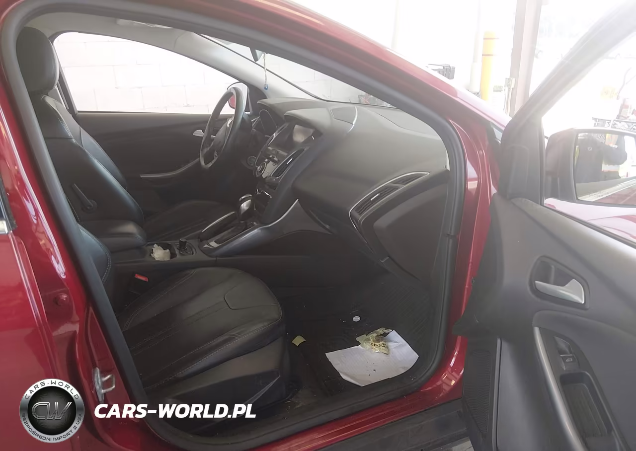 2014 Ford Focus Titanium VIN:1FADP3N28EL144724 - 5