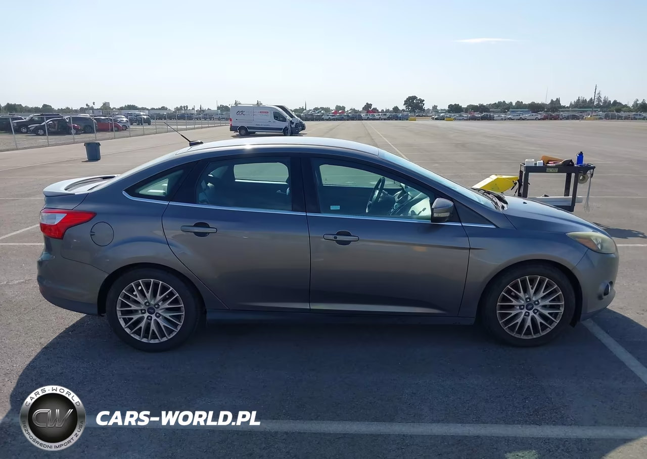 2014 Ford Focus Titanium VIN:1FADP3J20EL382573 - 13