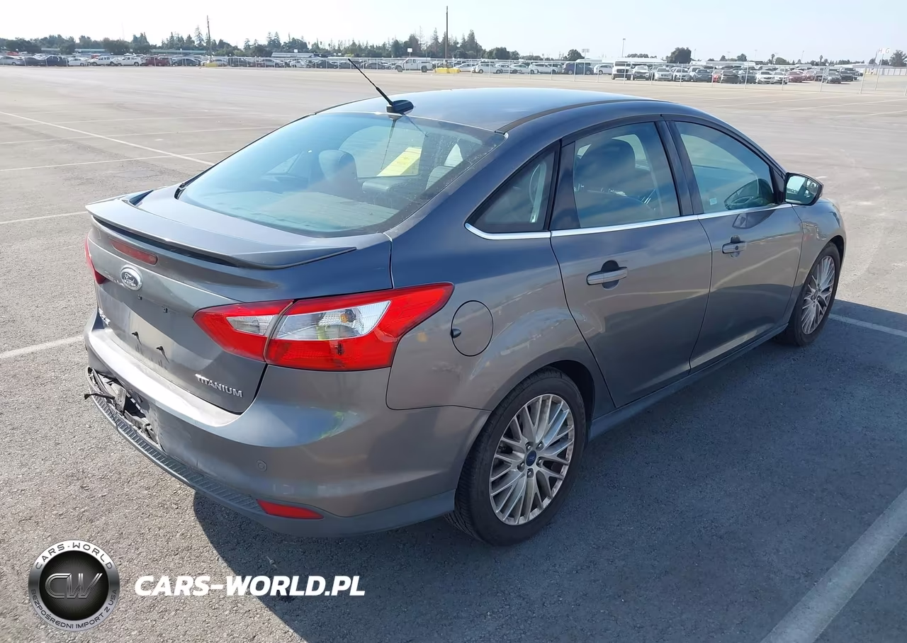 2014 Ford Focus Titanium VIN:1FADP3J20EL382573 - 4