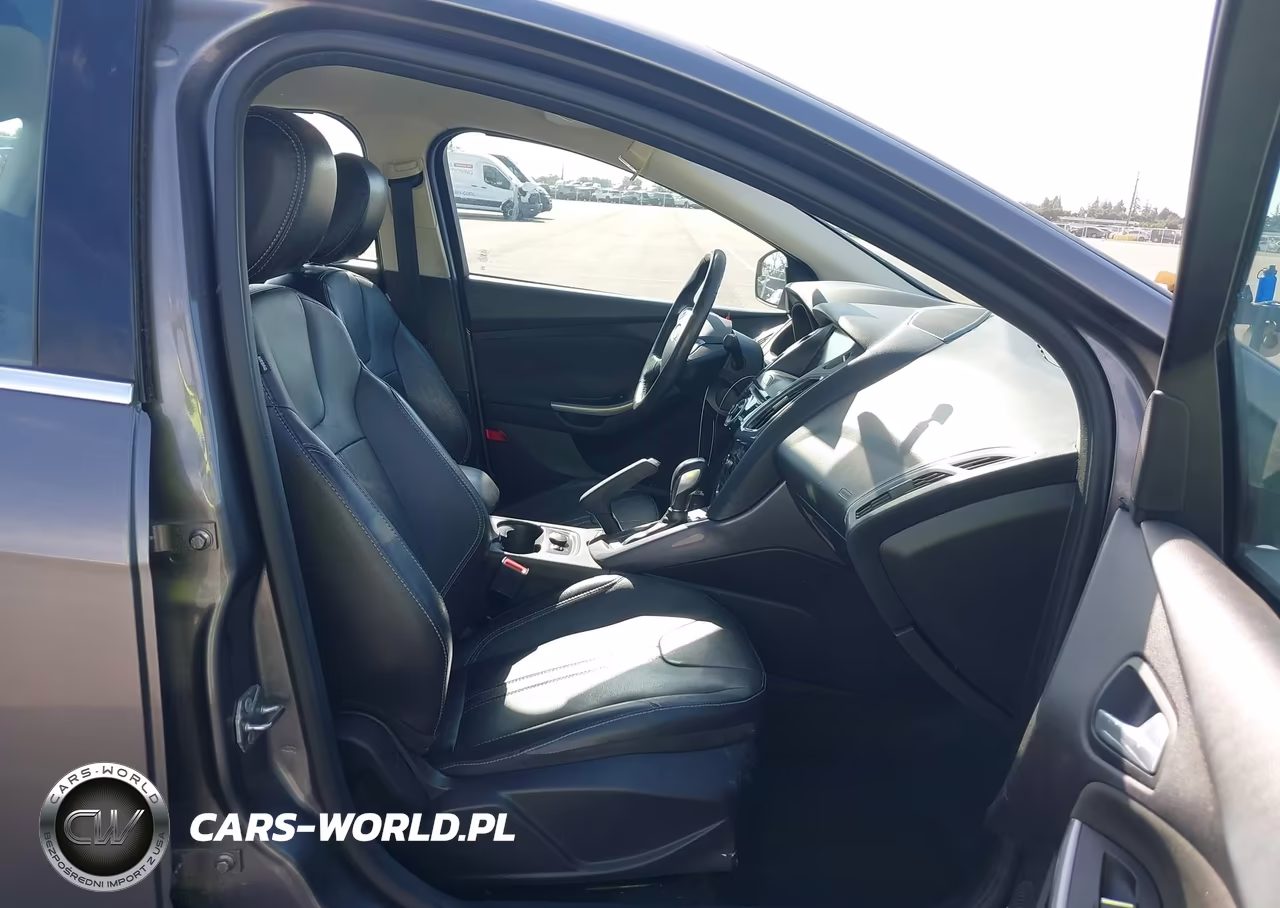 2014 Ford Focus Titanium VIN:1FADP3J20EL382573 - 5