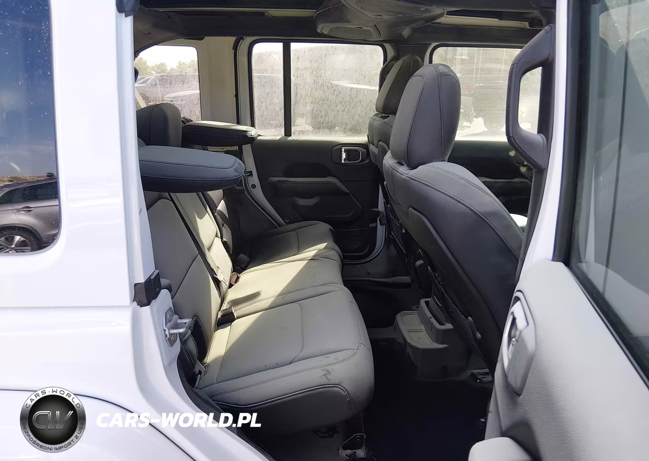 2025 Jeep Wrangler 4-Door Sahara 4X4 VIN:1C4PJXEG3SW609755 - 8