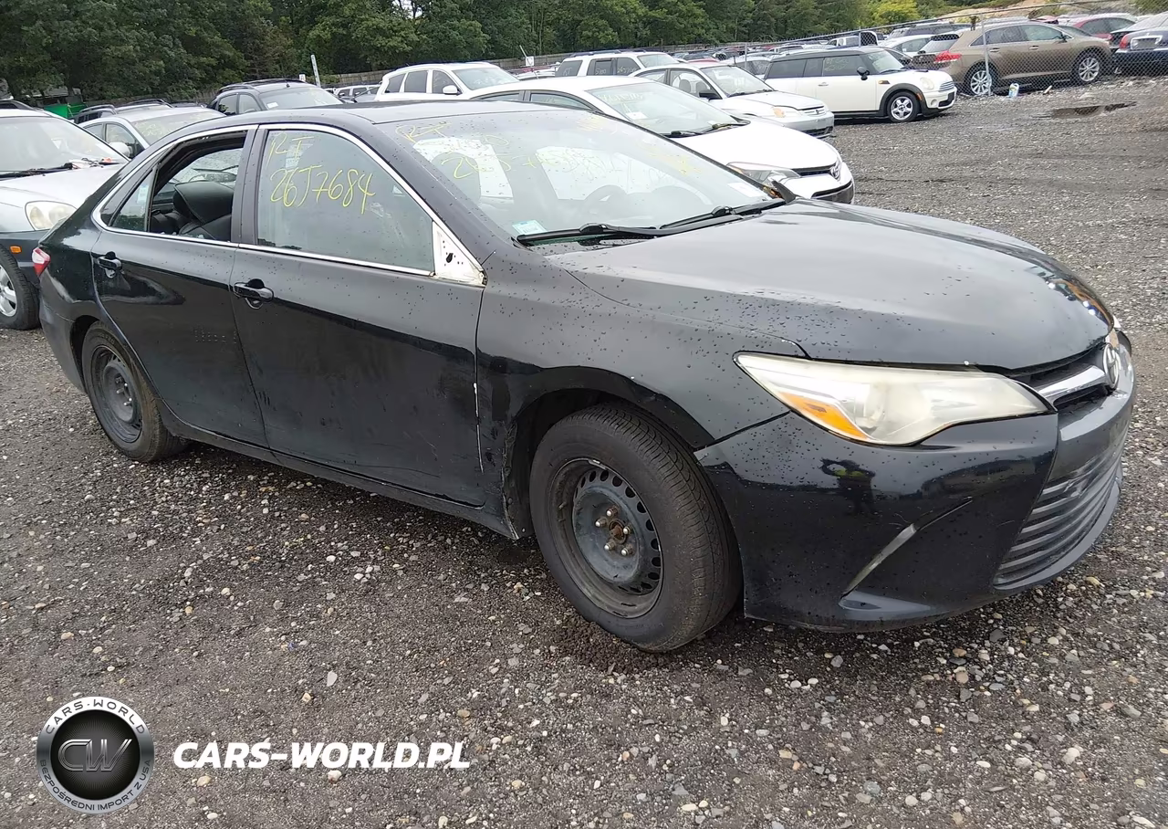 2015 Toyota Camry Hybrid Le – zdjęcie 1 z 16