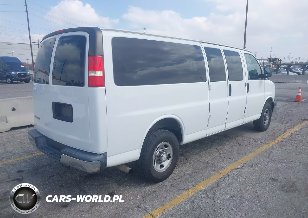 2018 Chevrolet Express 3500 Lt VIN:1GAZGPFG4J1305022 - 4