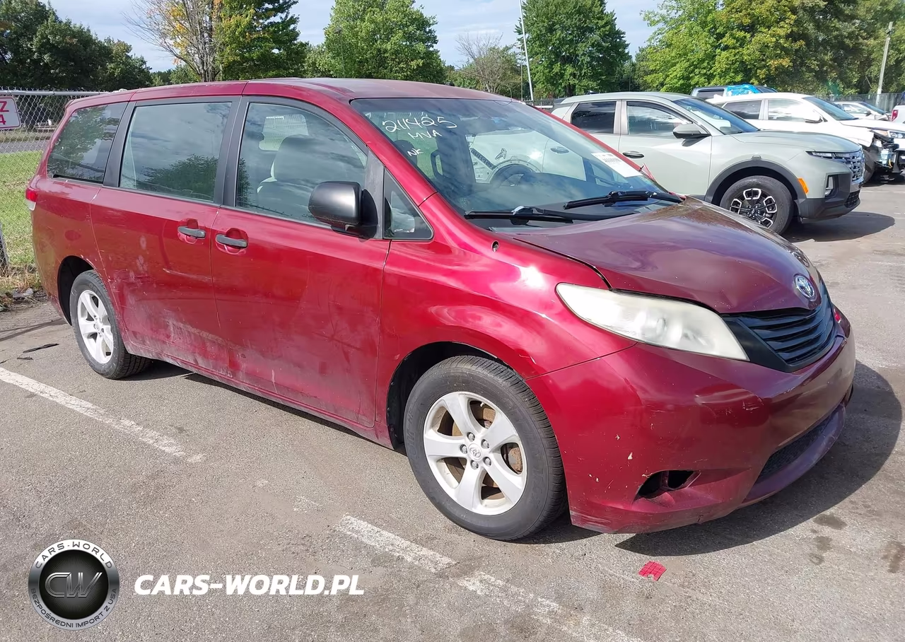 2012 Toyota Sienna Base V6 7 Passenger