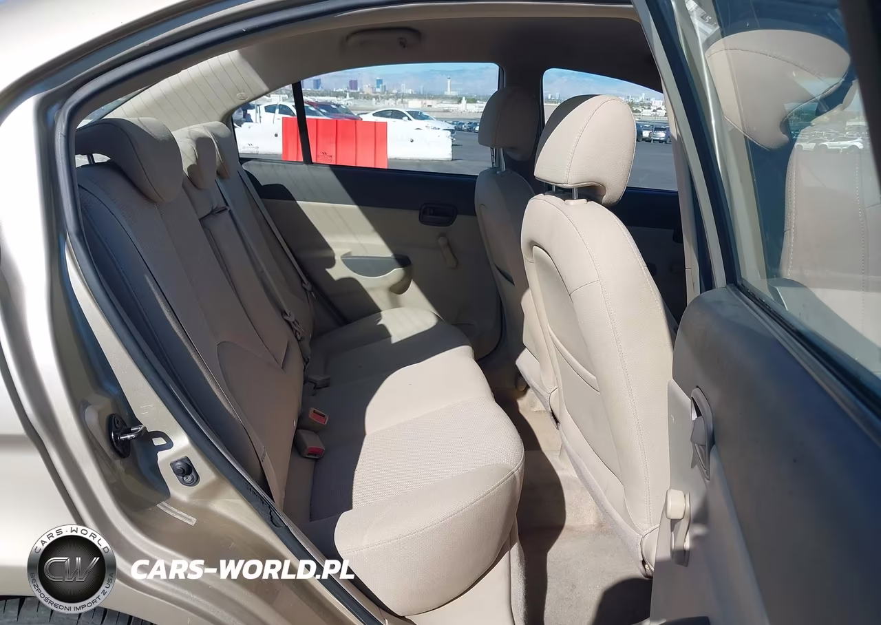 2006 Hyundai Accent Gls VIN:KMHCN46C66U059395 - 8
