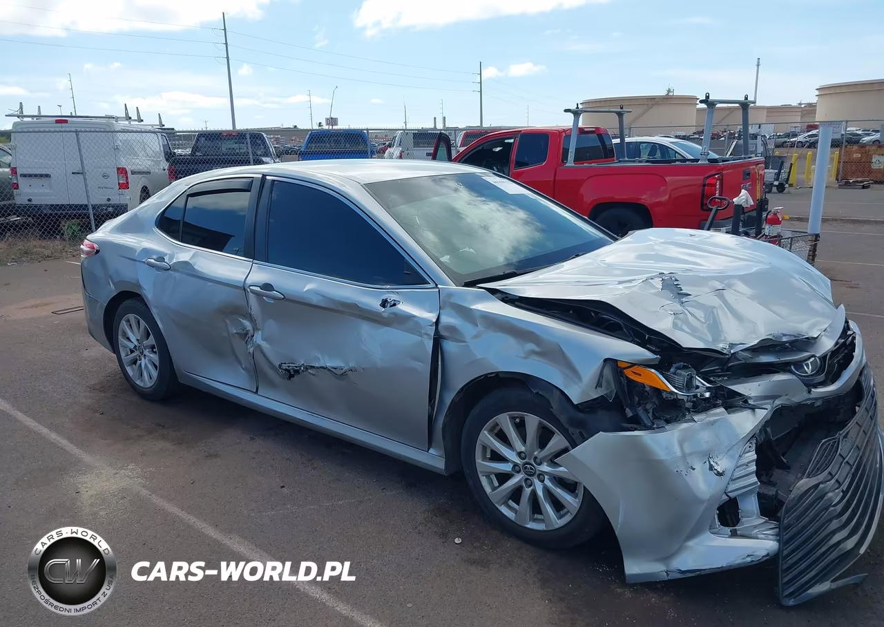 2018 Toyota Camry Le – zdjęcie 1 z 17
