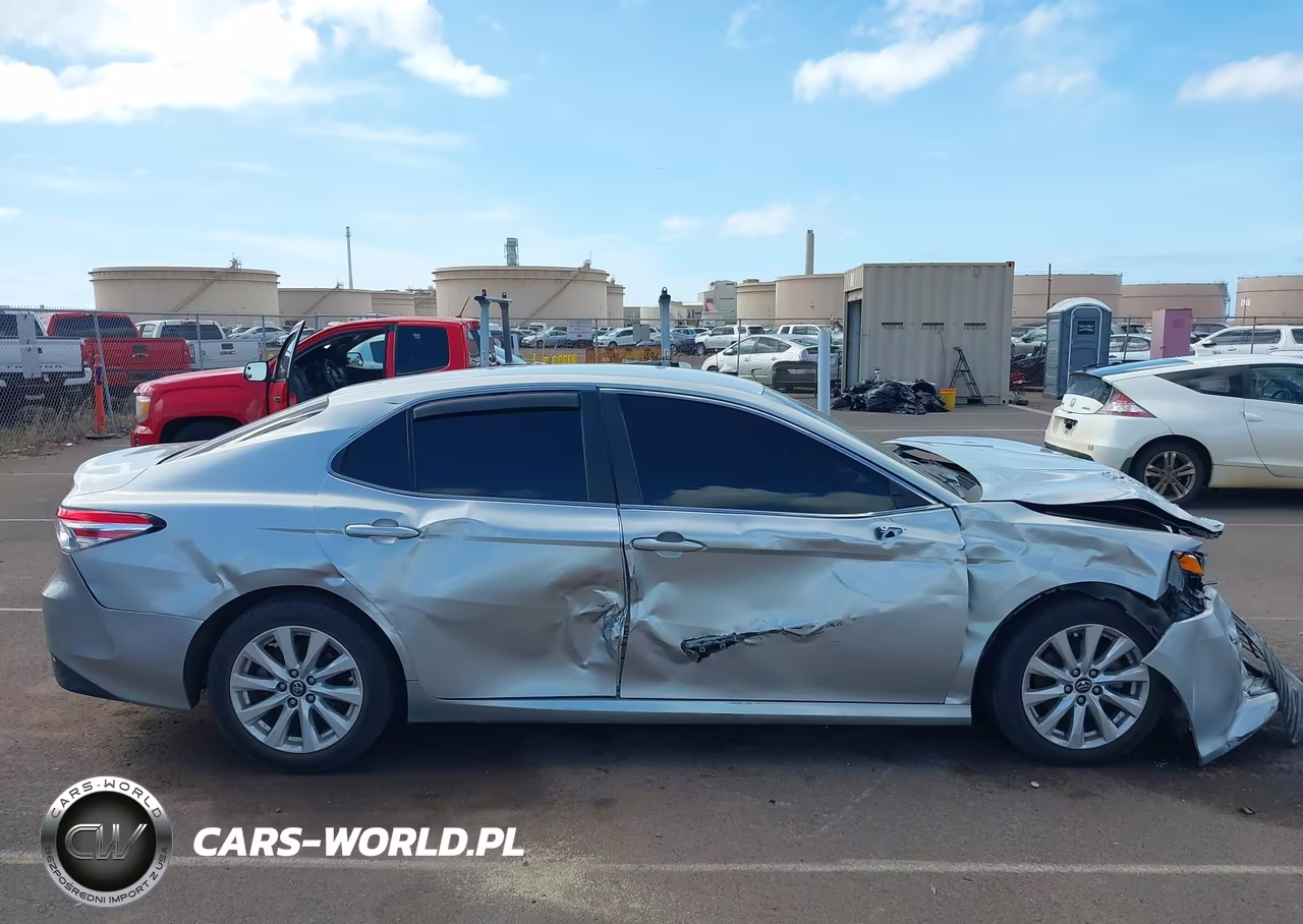 2018 Toyota Camry Le VIN:4T1B11HK2JU555068 - 14