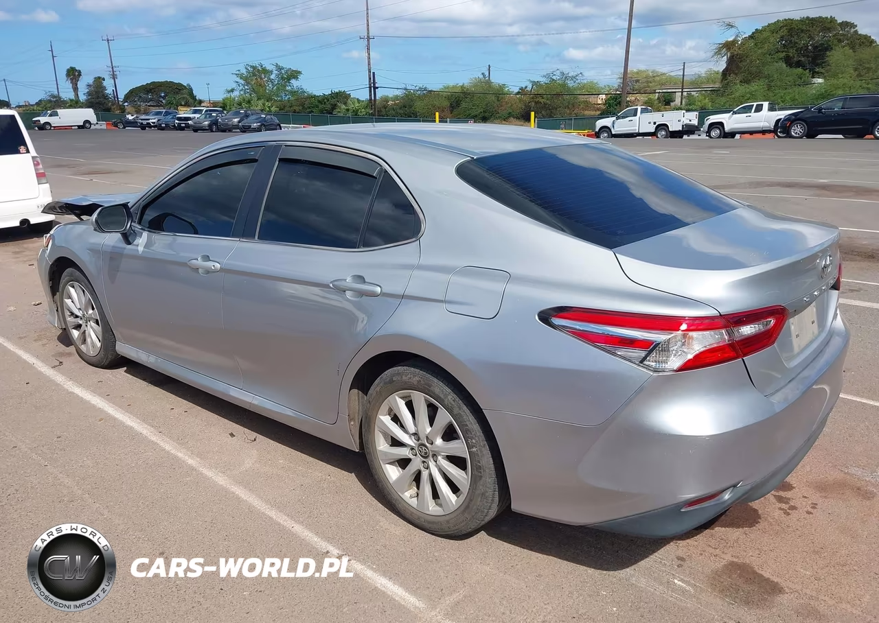 2018 Toyota Camry Le VIN:4T1B11HK2JU555068 - 3