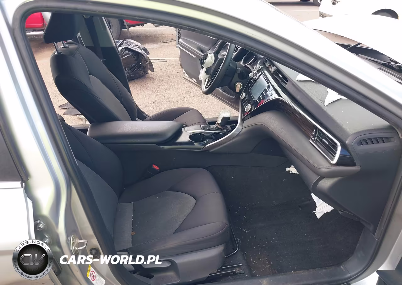 2018 Toyota Camry Le VIN:4T1B11HK2JU555068 - 5