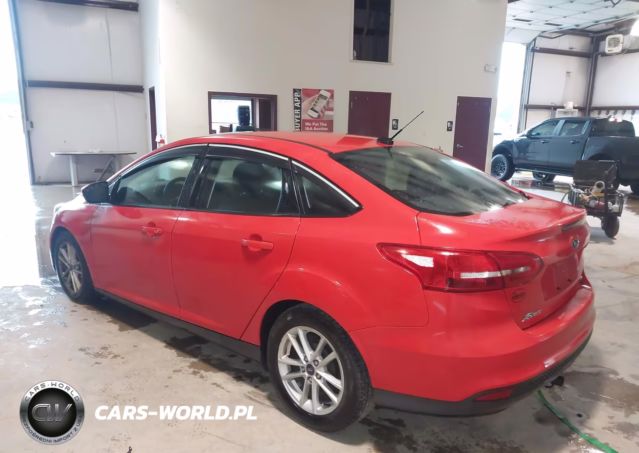 2016 Ford Focus Se VIN:1FADP3F2XGL303986 - 3