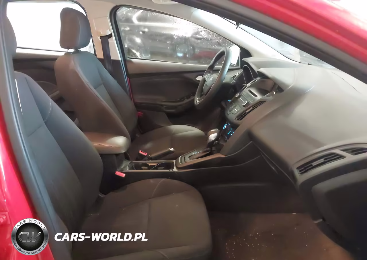 2016 Ford Focus Se VIN:1FADP3F2XGL303986 - 5