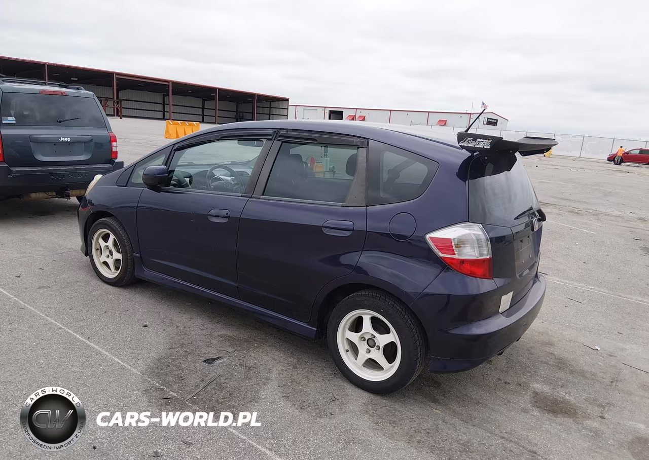 2010 Honda Fit Sport VIN:JHMGE8H48AC031744 - 3