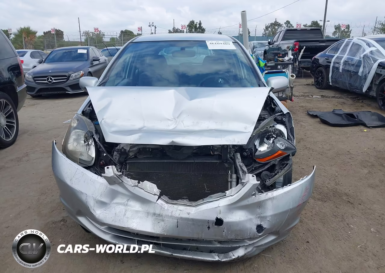 2013 Honda Fit VIN:JHMGE8H33DC002180 - 12