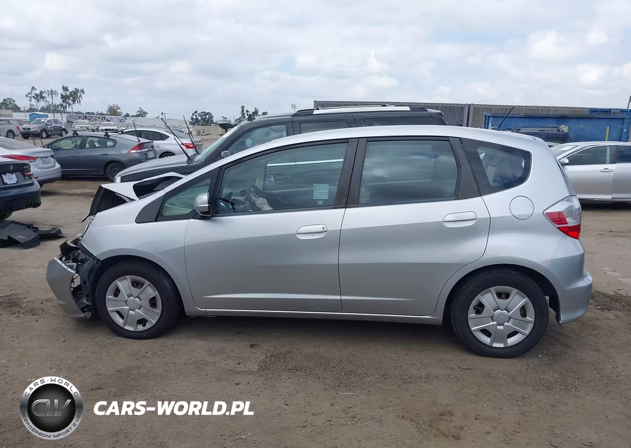 2013 Honda Fit VIN:JHMGE8H33DC002180 - 14
