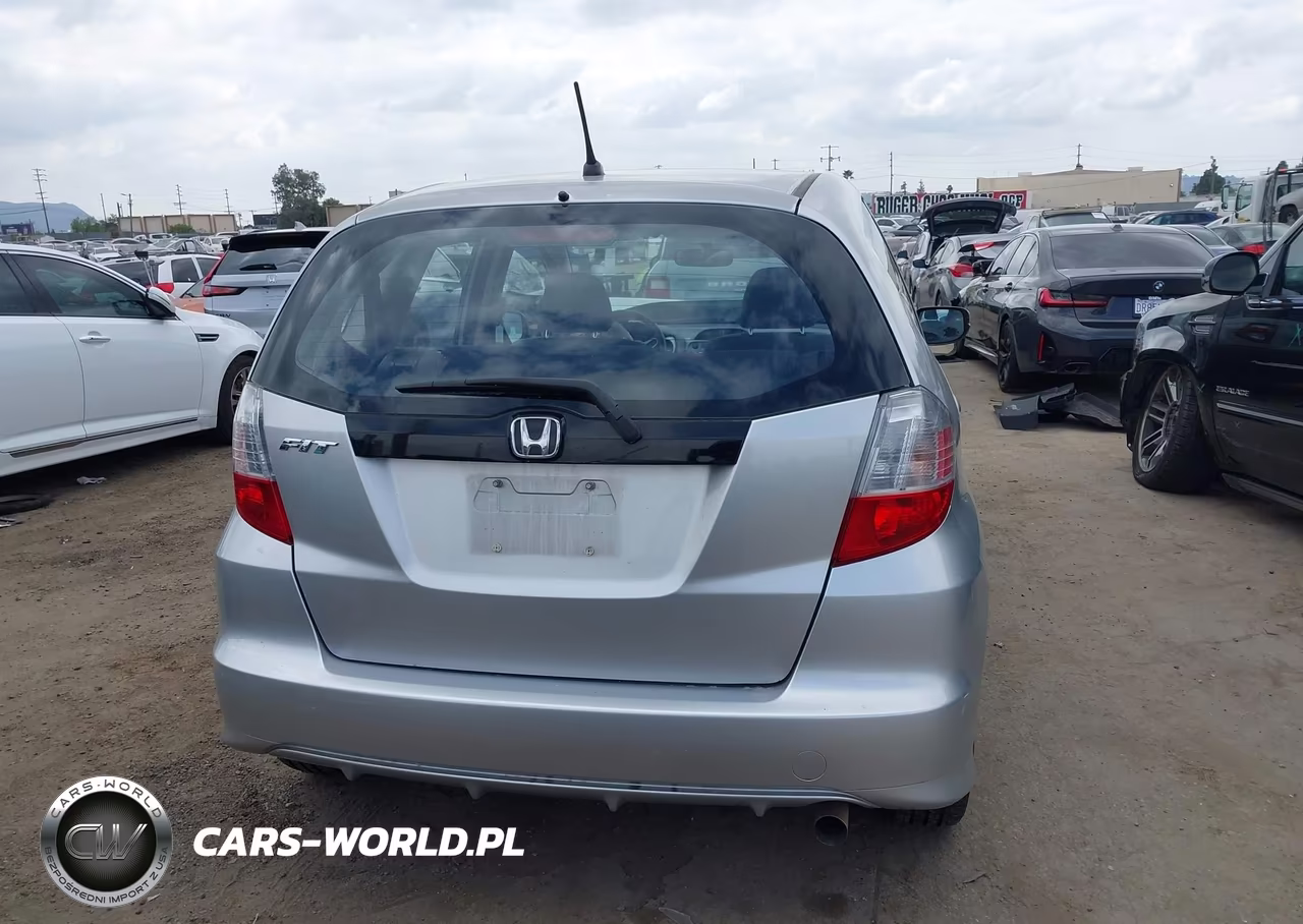 2013 Honda Fit VIN:JHMGE8H33DC002180 - 16