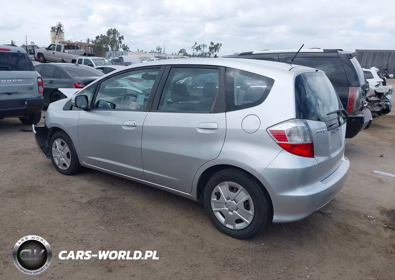 2013 Honda Fit VIN:JHMGE8H33DC002180 - 3