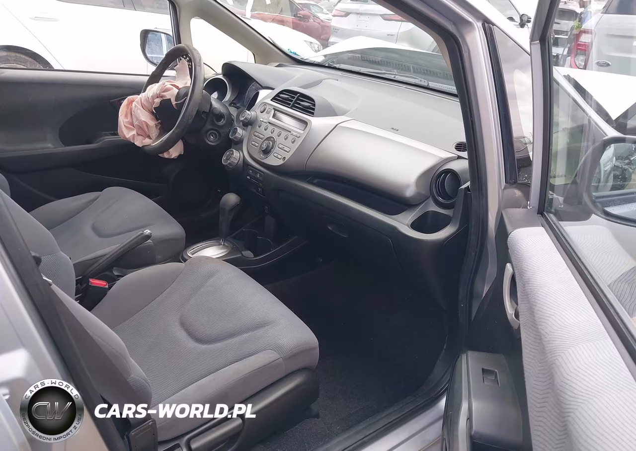 2013 Honda Fit VIN:JHMGE8H33DC002180 - 5