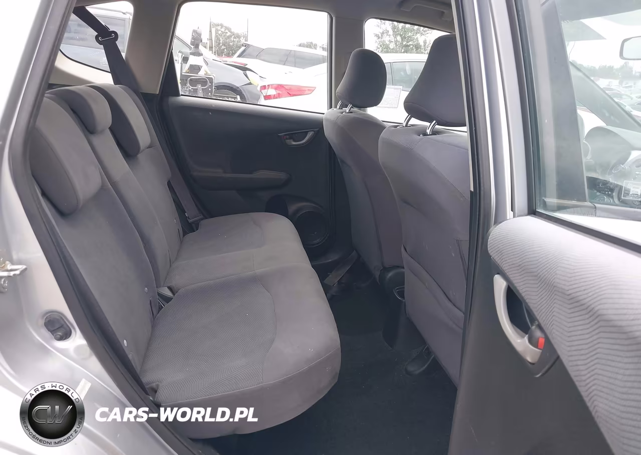 2013 Honda Fit VIN:JHMGE8H33DC002180 - 8