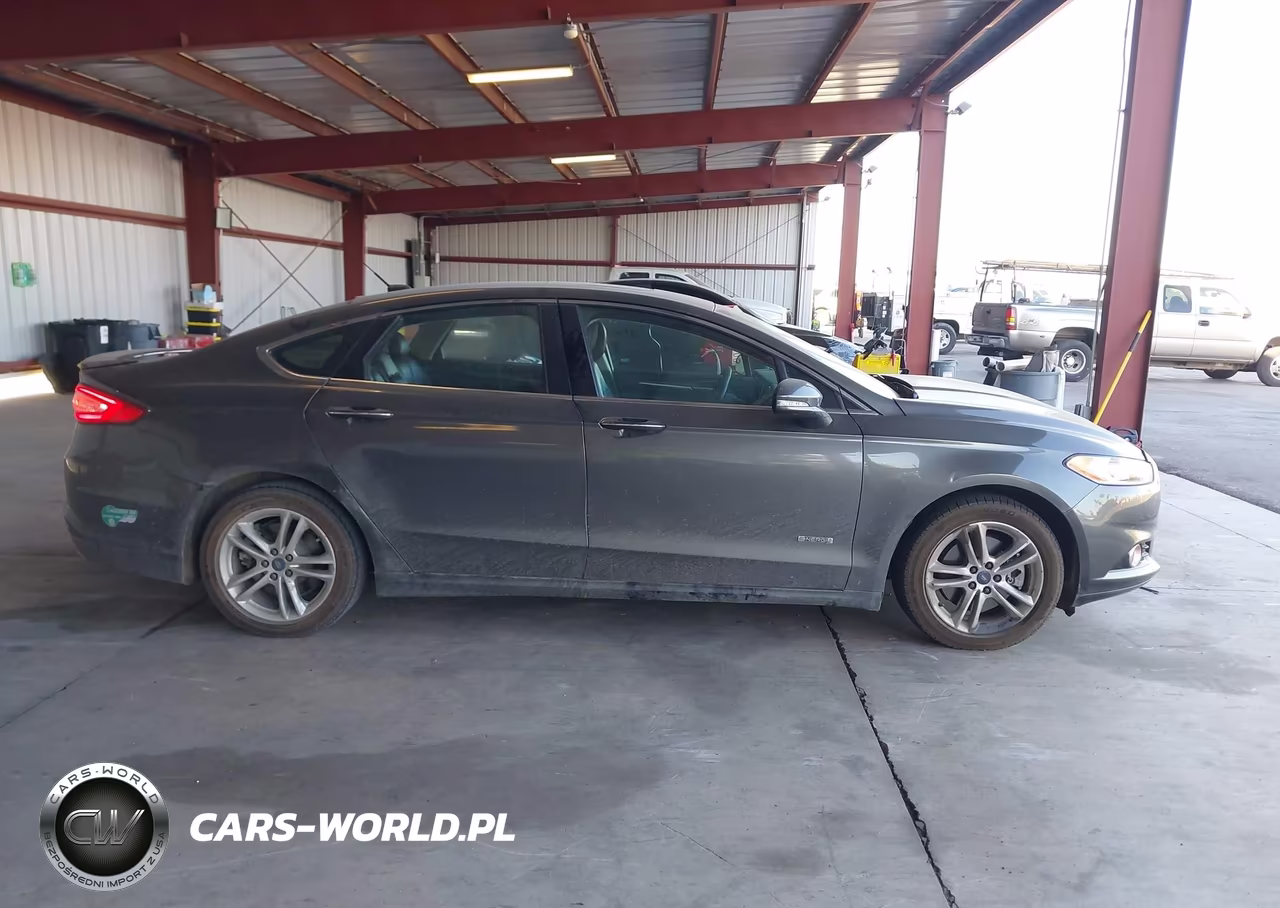 2015 Ford Fusion Energi Titanium VIN:3FA6P0SU0FR170489 - 15