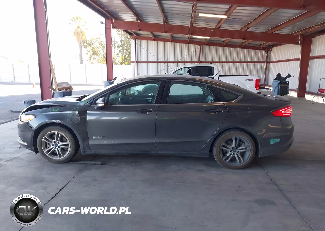 2015 Ford Fusion Energi Titanium VIN:3FA6P0SU0FR170489 - 16