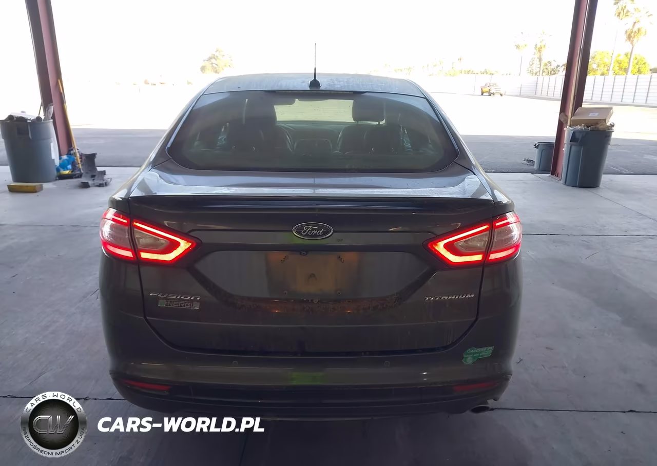 2015 Ford Fusion Energi Titanium VIN:3FA6P0SU0FR170489 - 18