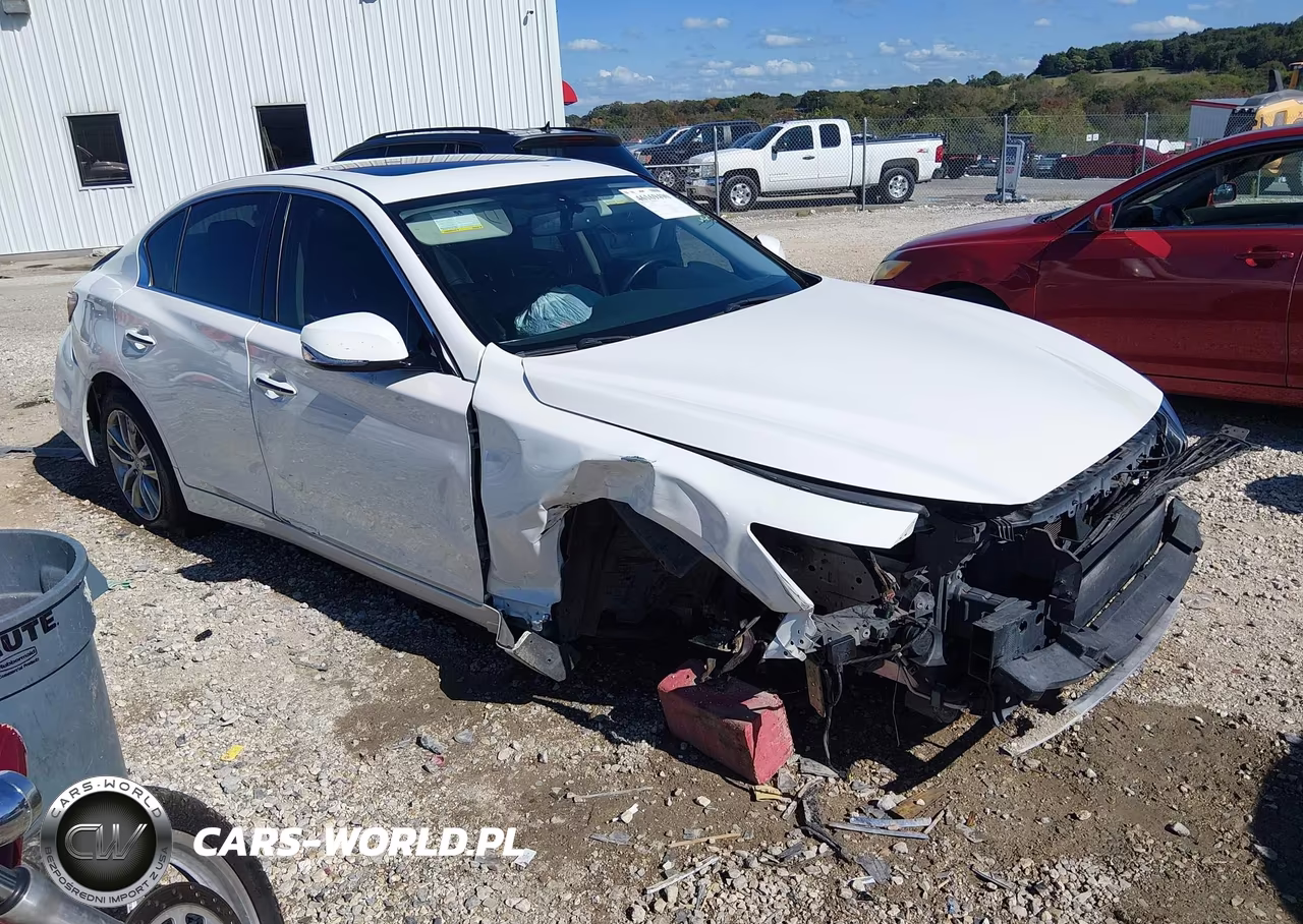 2015 Infiniti Q50 Premium