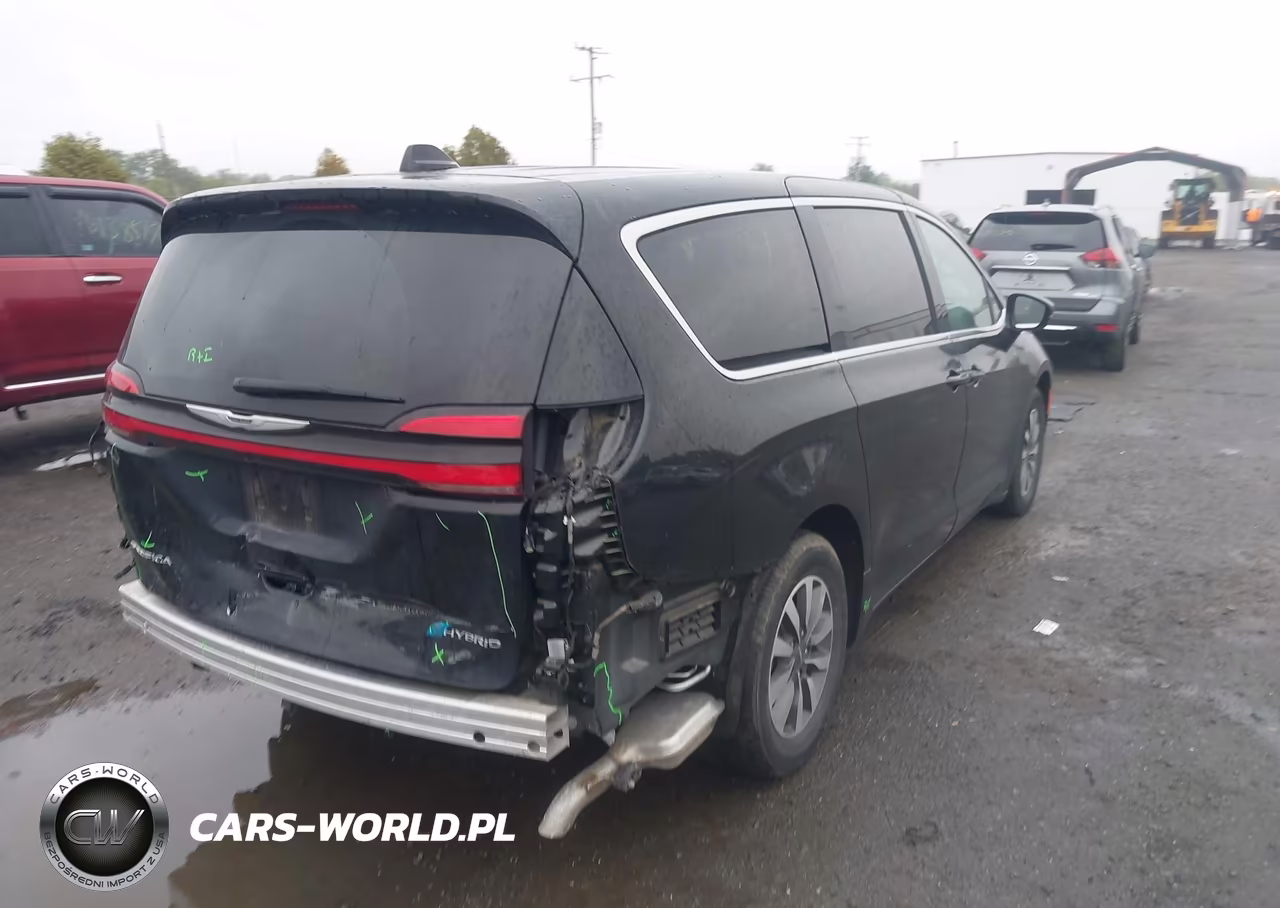 2024 Chrysler Pacifica Hybrid Select VIN:2C4RC1S7XRR104187 - 4