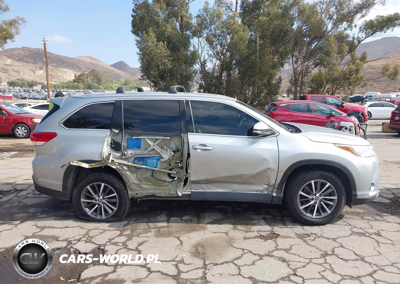 2019 Toyota Highlander Xle VIN:5TDKZRFH2KS555208 - 12