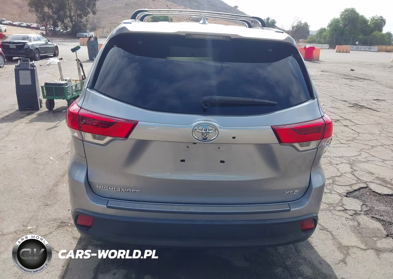 2019 Toyota Highlander Xle VIN:5TDKZRFH2KS555208 - 15