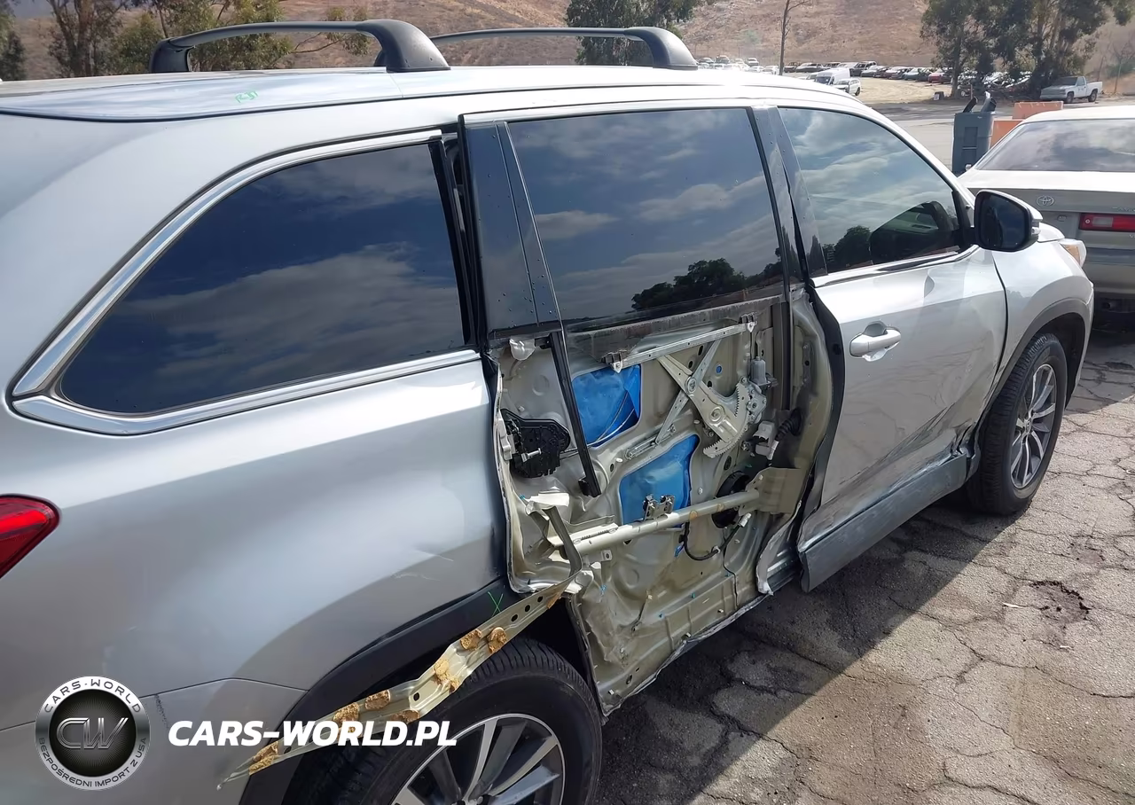 2019 Toyota Highlander Xle VIN:5TDKZRFH2KS555208 - 16