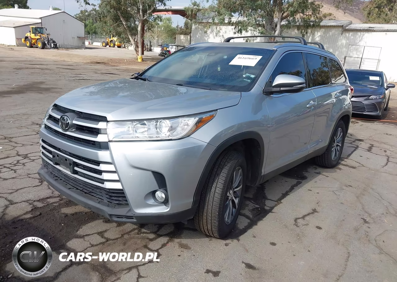 2019 Toyota Highlander Xle VIN:5TDKZRFH2KS555208 - 2