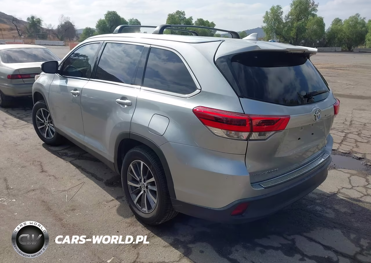 2019 Toyota Highlander Xle VIN:5TDKZRFH2KS555208 - 3