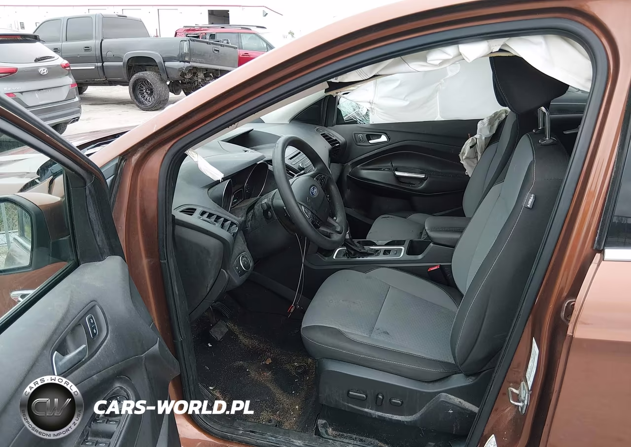2017 Ford Escape Se VIN:1FMCU0GDXHUD94956 - 5