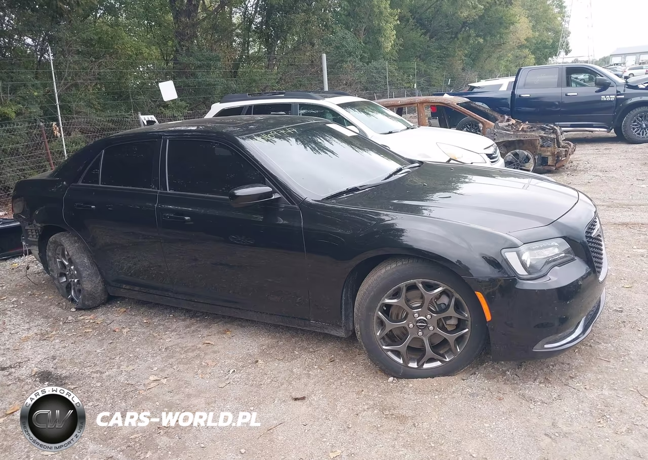 2016 Chrysler 300 300S VIN:2C3CCAGG2GH329449 - 13