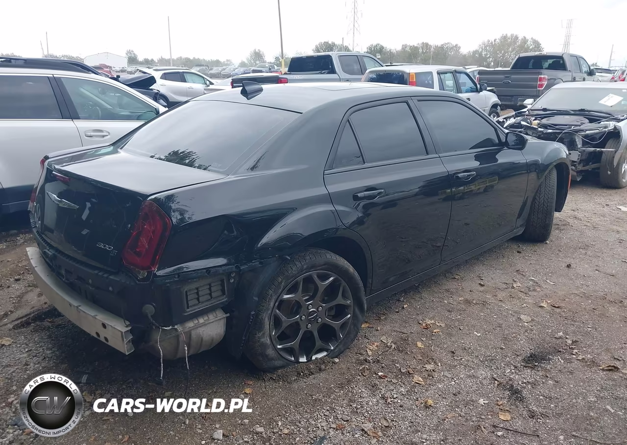 2016 Chrysler 300 300S VIN:2C3CCAGG2GH329449 - 4