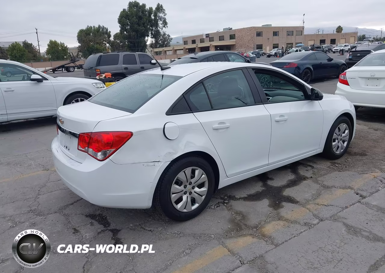 2014 Chevrolet Cruze Ls Auto VIN:1G1PA5SGXE7478064 - 4