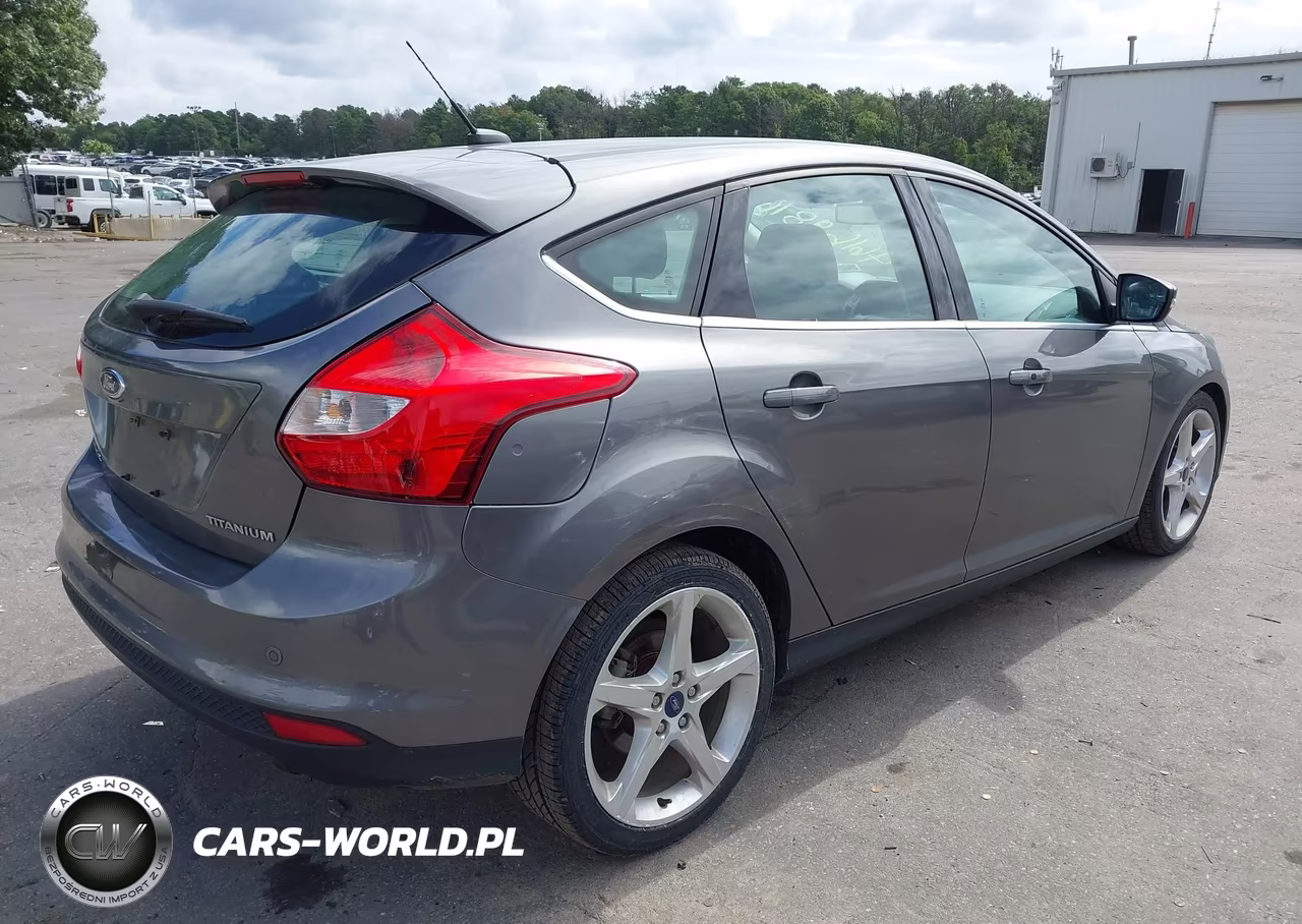 2012 Ford Focus Titanium VIN:1FAHP3N28CL460395 - 4