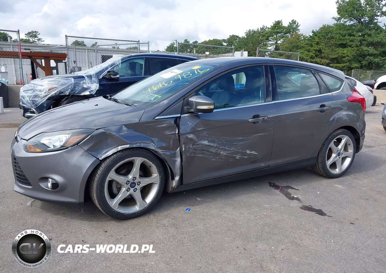 2012 Ford Focus Titanium VIN:1FAHP3N28CL460395 - 6