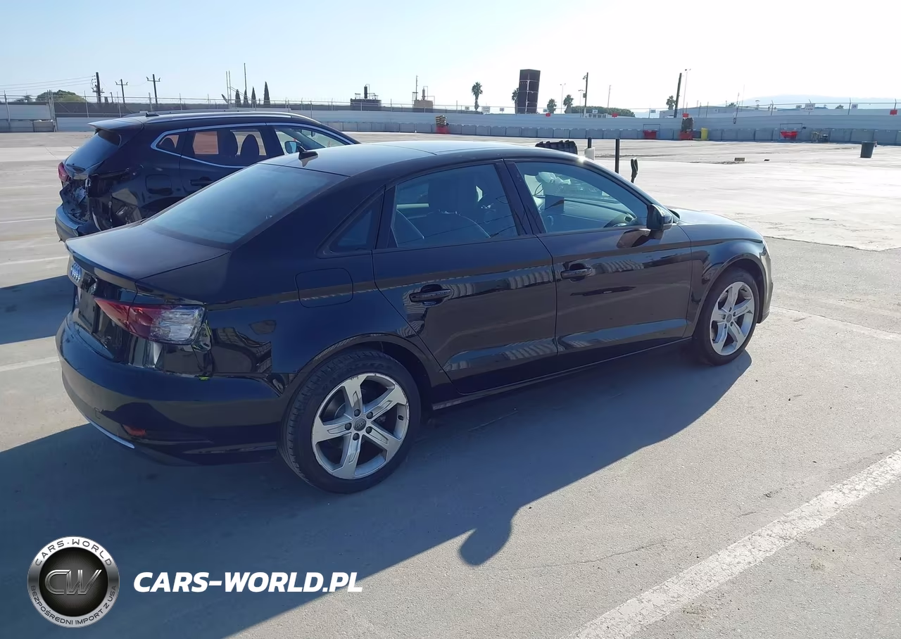 2017 Audi A3 2.0T Premium VIN:WAUAUGFF7H1056906 - 4