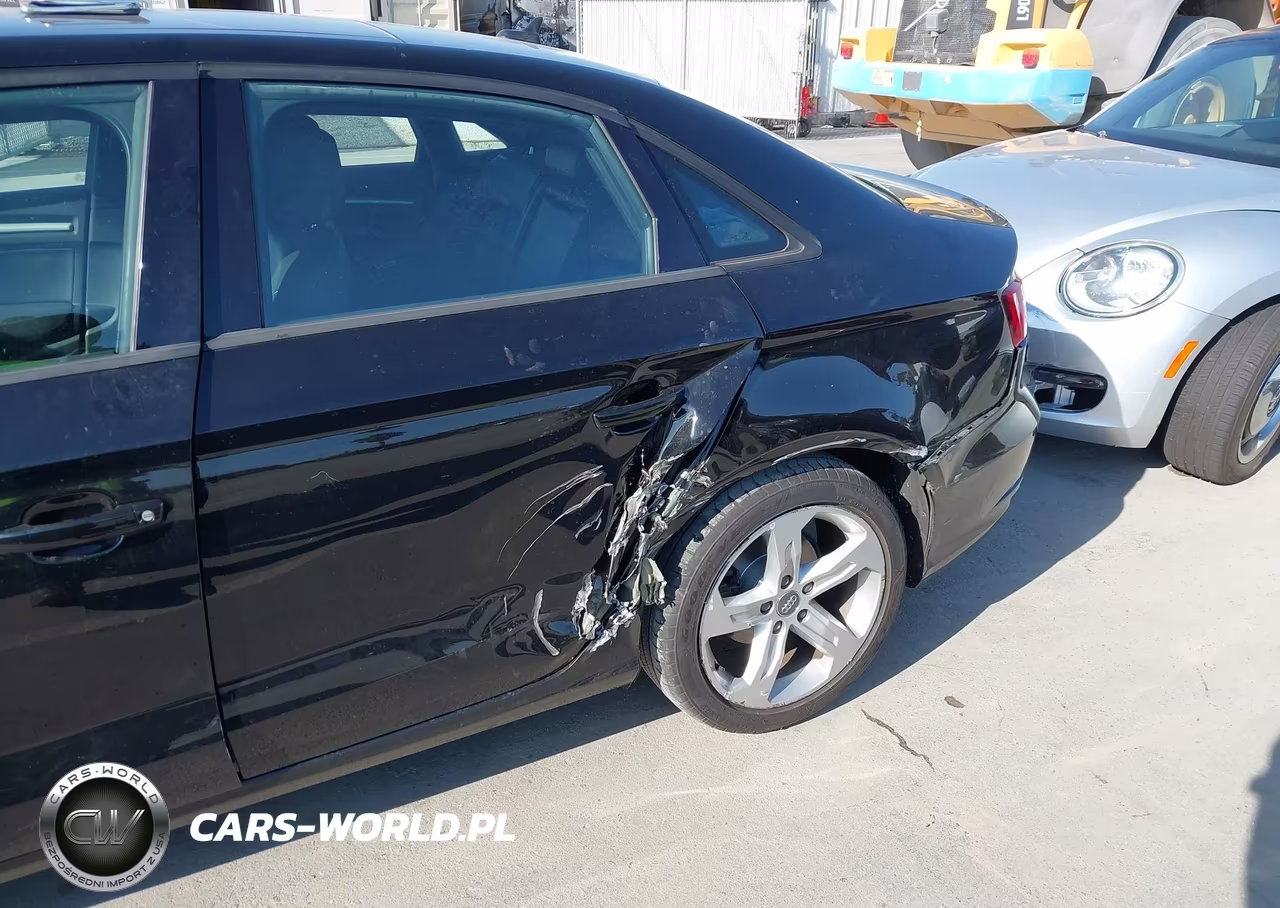 2017 Audi A3 2.0T Premium VIN:WAUAUGFF7H1056906 - 6