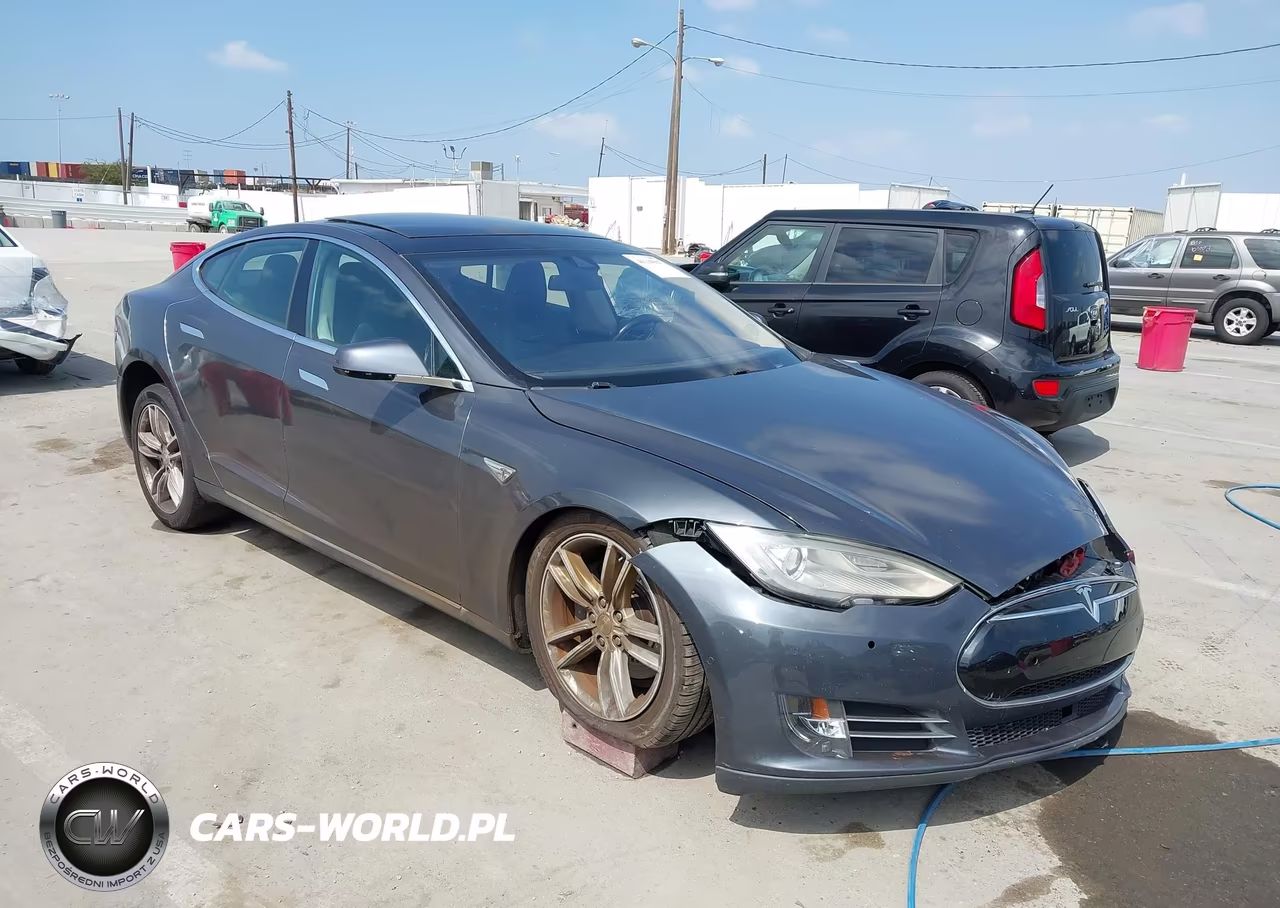 2014 Tesla Model S P85 – zdjęcie 1 z 17