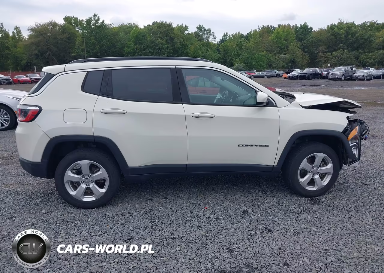 2019 Jeep Compass Latitude 4X4 VIN:3C4NJDBB2KT670647 - 12