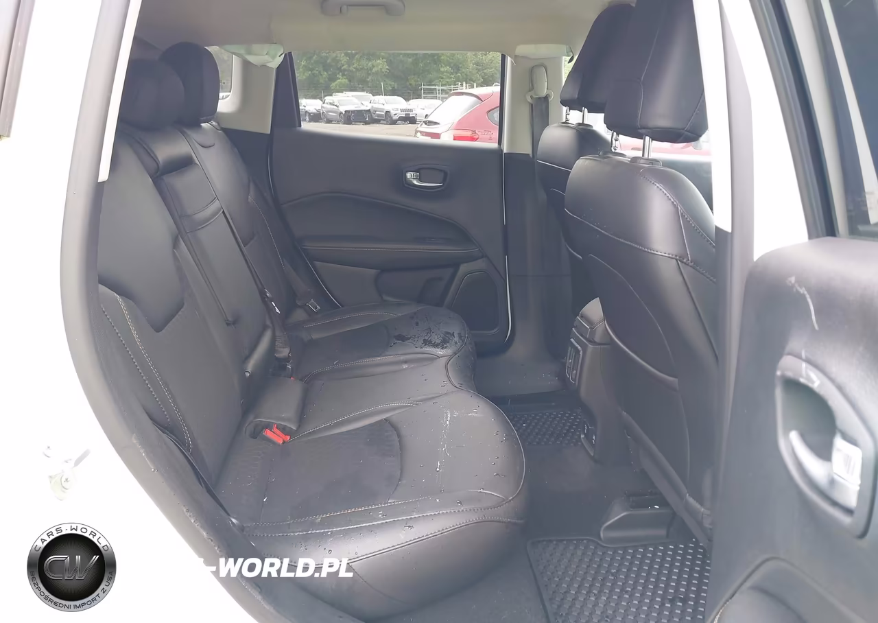 2019 Jeep Compass Latitude 4X4 VIN:3C4NJDBB2KT670647 - 8