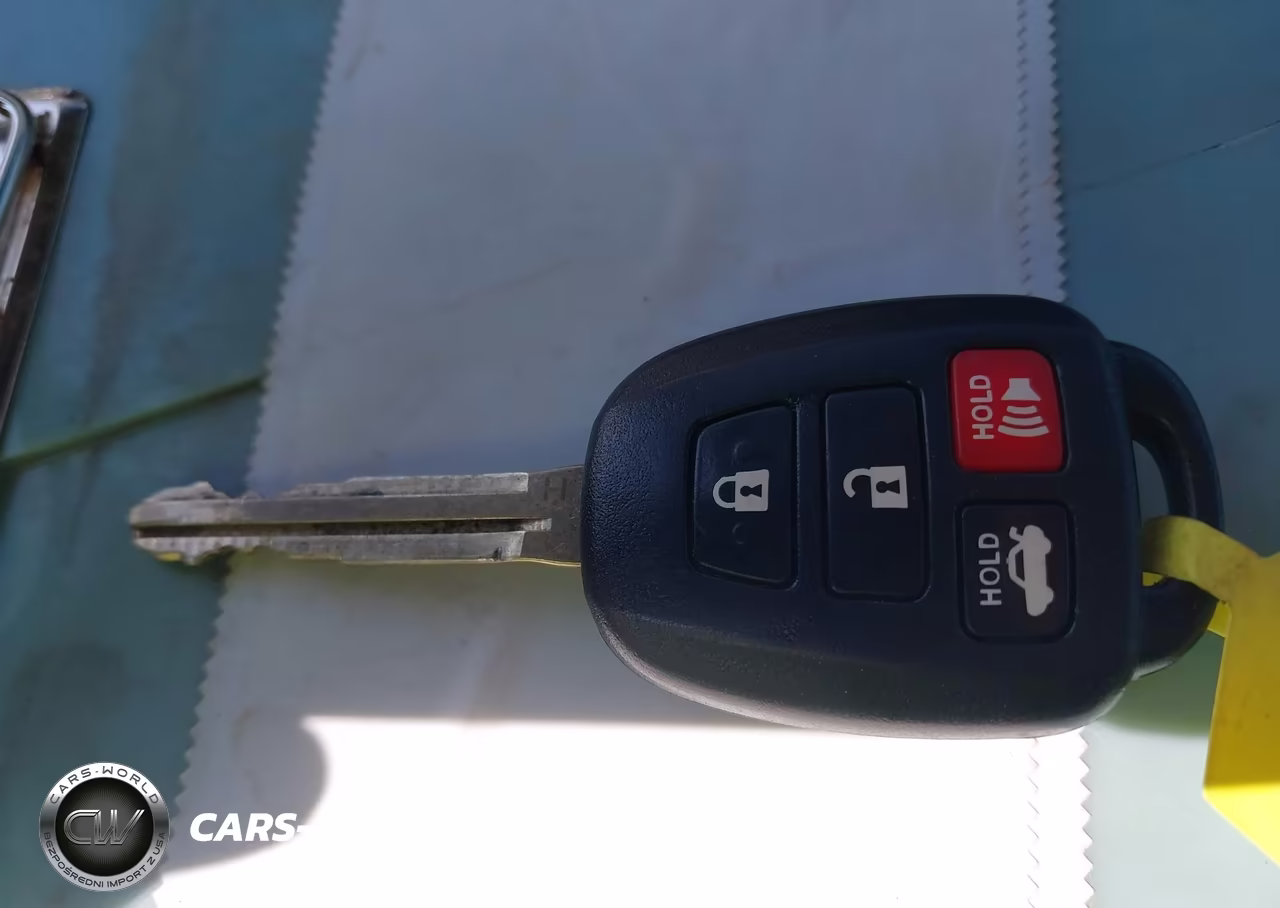 2016 Toyota Camry Le VIN:4T1BF1FK3GU138801 - 11