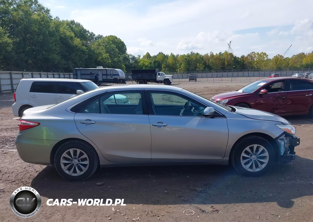 2016 Toyota Camry Le VIN:4T1BF1FK3GU138801 - 13