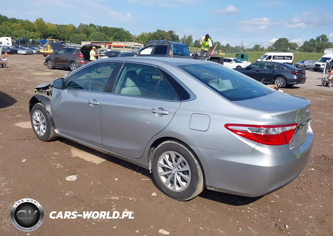 2016 Toyota Camry Le VIN:4T1BF1FK3GU138801 - 3