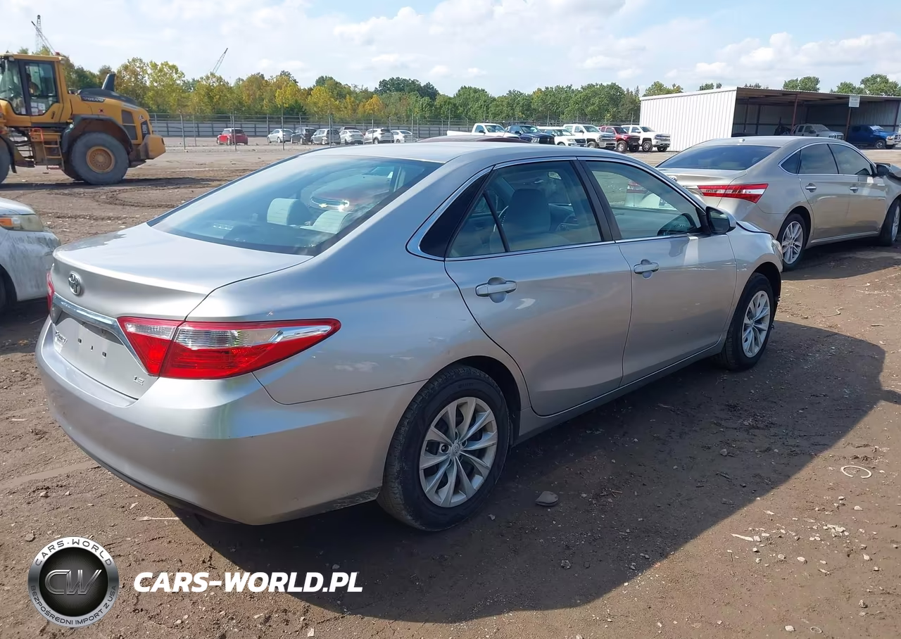 2016 Toyota Camry Le VIN:4T1BF1FK3GU138801 - 4