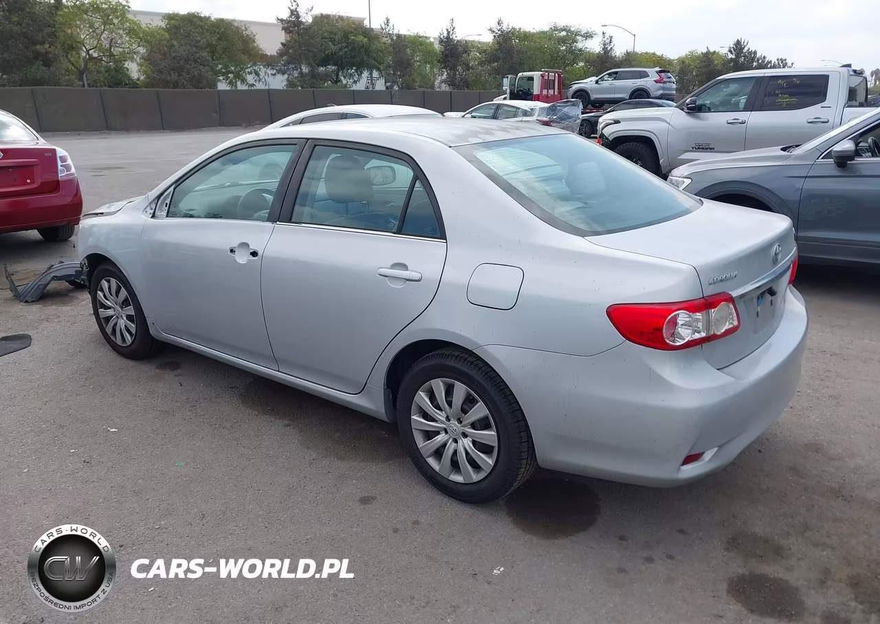 2013 Toyota Corolla Le VIN:2T1BU4EE7DC091112 - 3