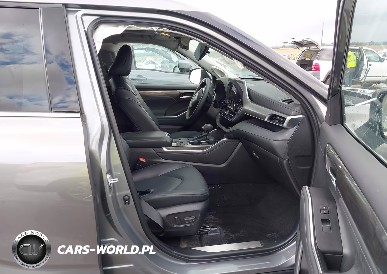 2026 Toyota Highlander Hybrid Platinum VIN:5TDEBRCH2TS711884 - 5